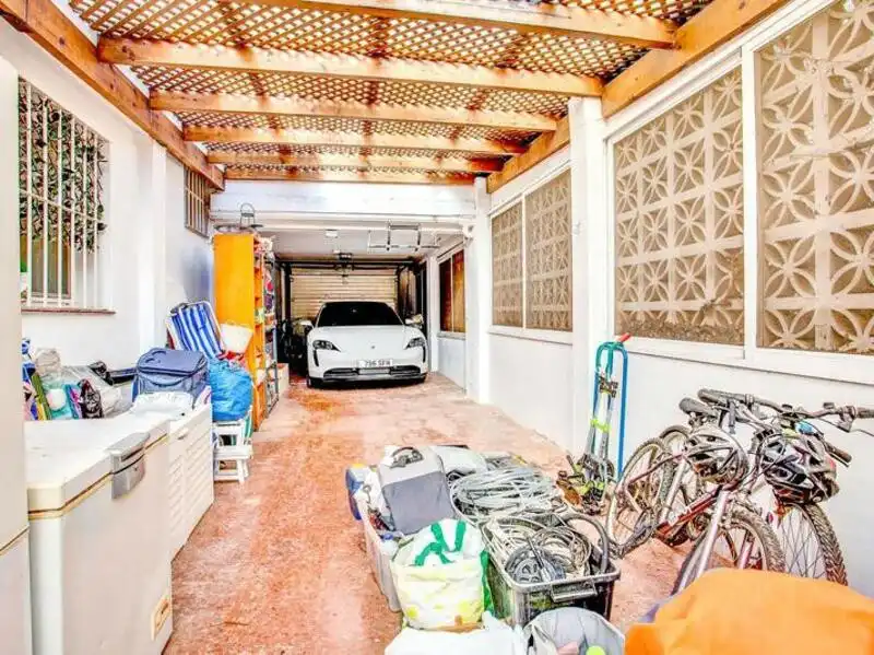 Aparcament de Casa o xalet de lloguer en Marbella amb Aire condicionat, Jardí privat i Terrassa