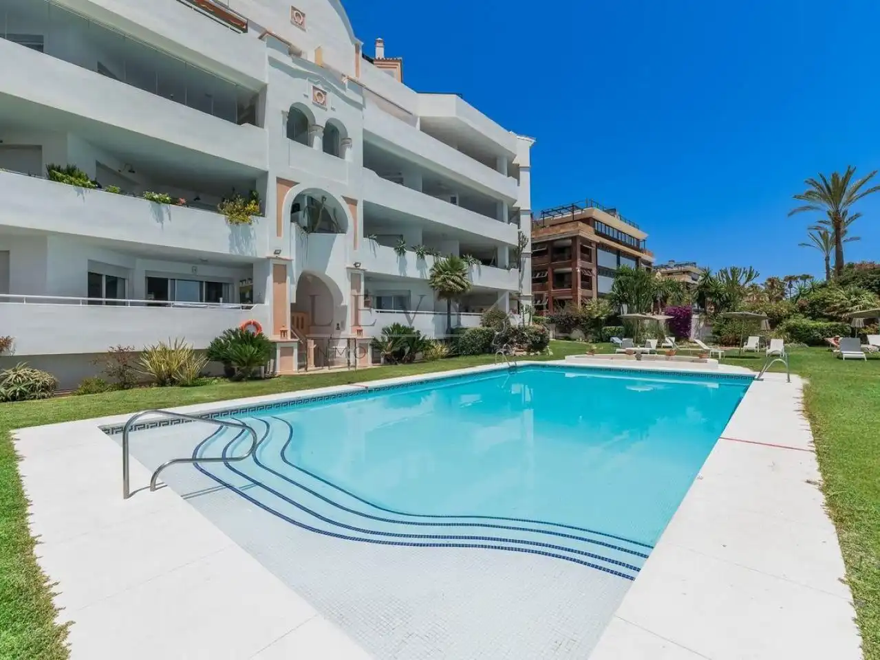 Wohnung mit Pool zum Verkauf in Nueva Andalucía, imagen 2