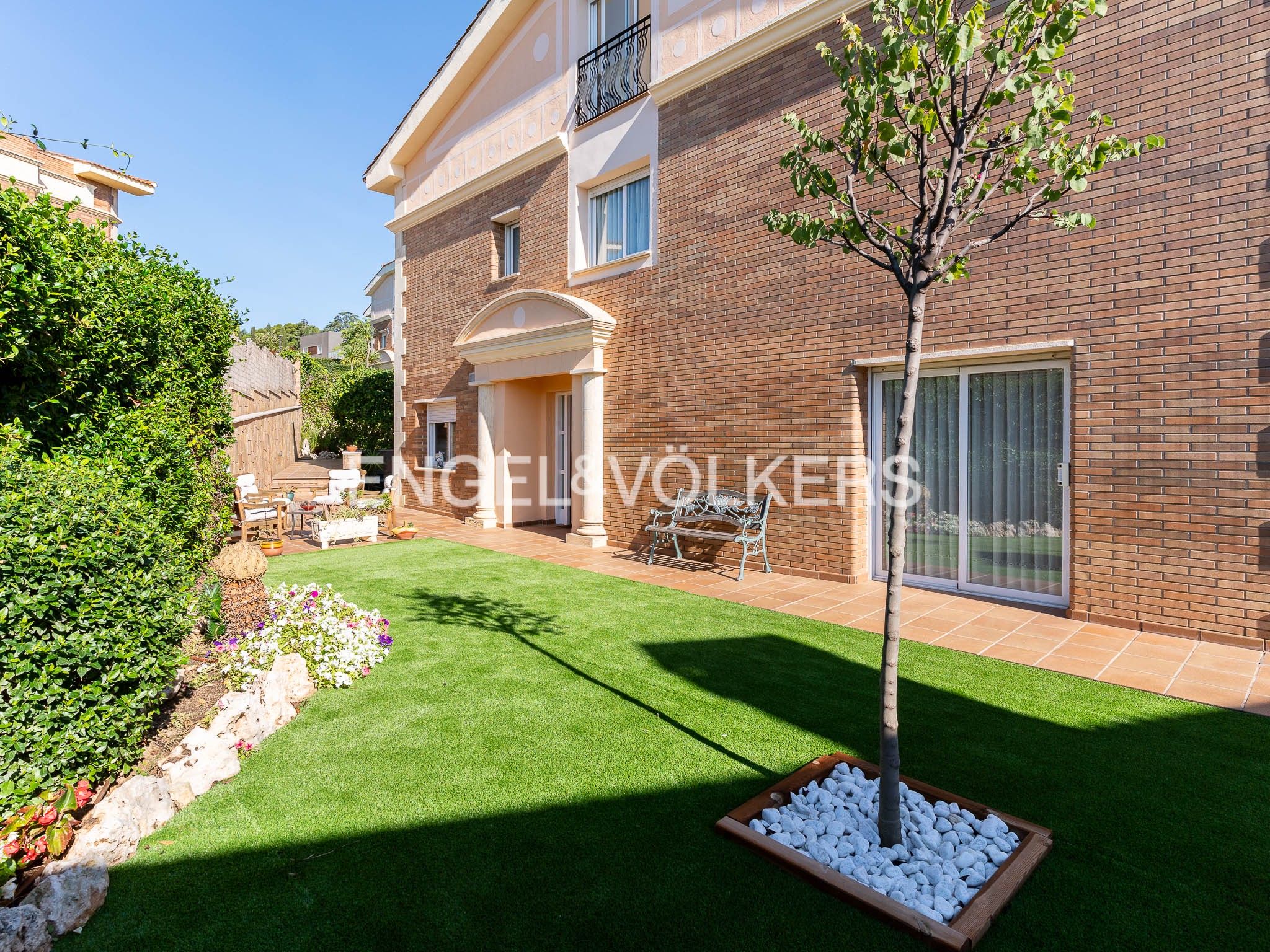 Exterior view of House or chalet to rent in Sant Vicenç de Montalt  with Air Conditioner, Heating and Private garden