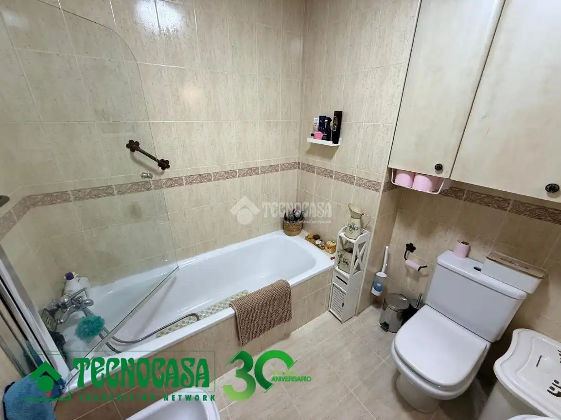 Badezimmer von Wohnung zum Verkauf in Toledo mit Klimaanlage, Heizung und Terrasse