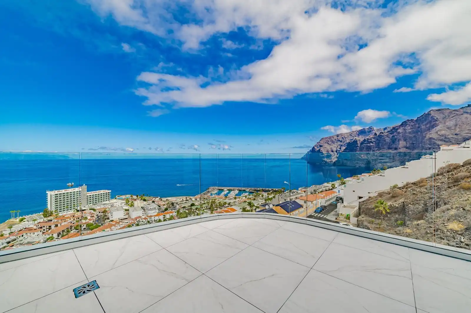 Vista exterior de Ático en venta en Santiago del Teide con Aire acondicionado, Calefacción y Terraza