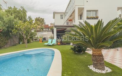 Exterior view of House or chalet for sale in Badalona  with Air Conditioner, Terrace and Swimming Pool