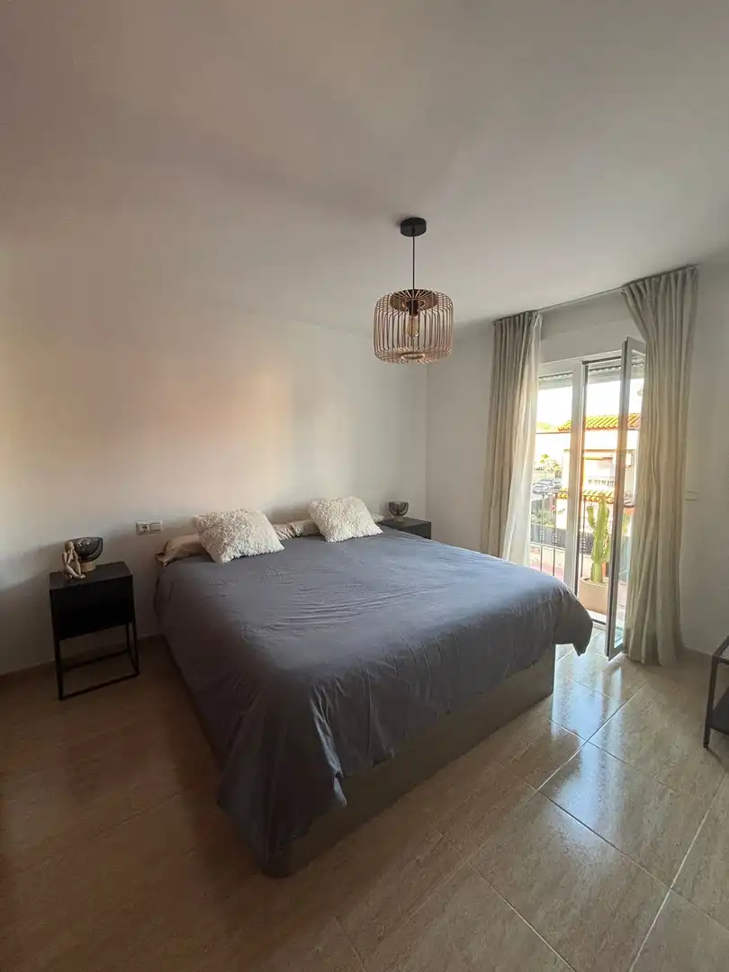 Dormitori de Casa adosada en venda en Vélez-Málaga amb Aire condicionat, Jardí privat i Terrassa