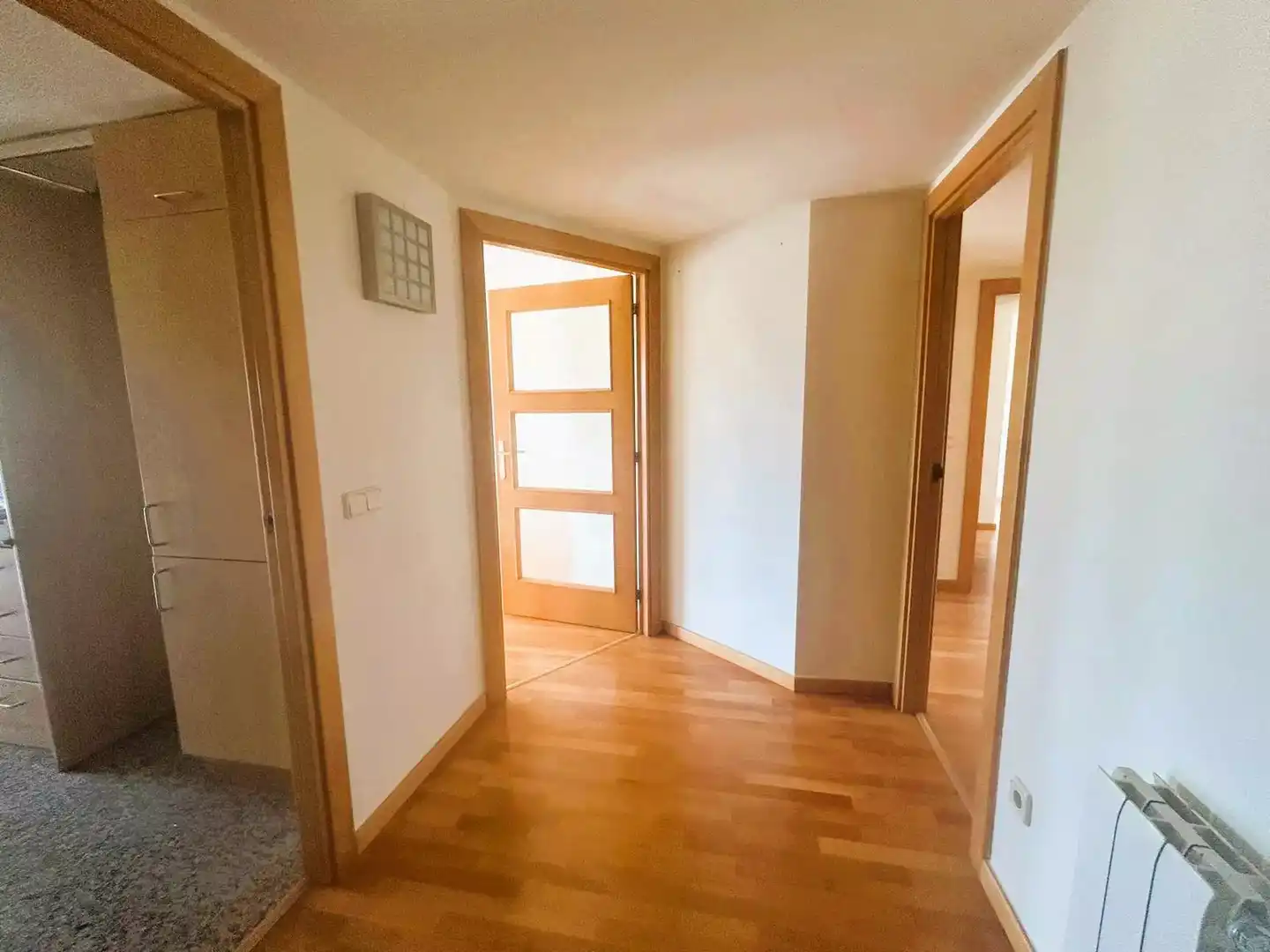 Wohnung zur Miete in Girona mit Klimaanlage, Heizung und Parkett