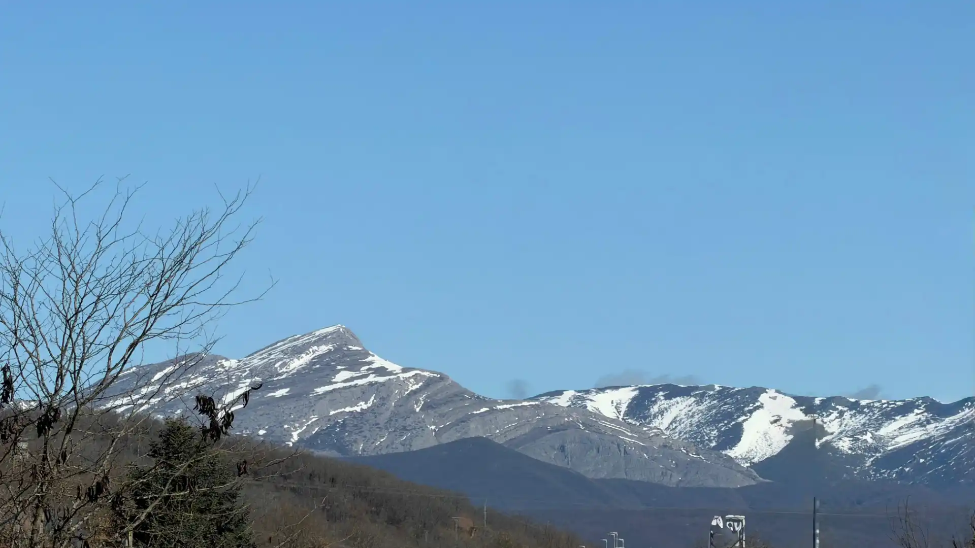Vista exterior de Casa o xalet en venda en Garrafe de Torío amb Jardí privat i Traster