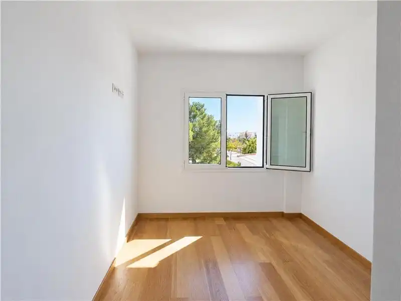 Habitación de Piso de alquiler en  Palma de Mallorca con Aire acondicionado, Terraza y Piscina comunitaria
