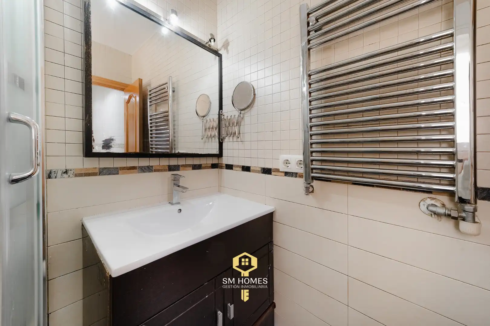 Bathroom of Flat for sale in Madrid  with Air Conditioner, Heating and Oven
