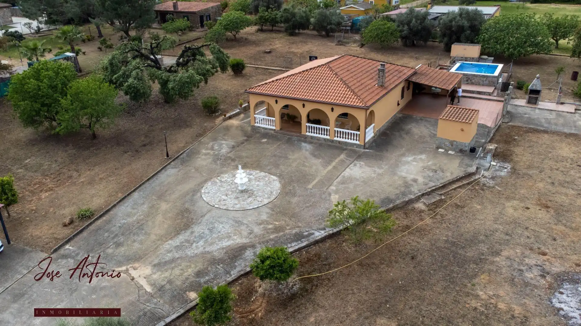 Casa o xalet en venda en Badajoz Capital amb Aire condicionat, Jardí privat i Piscina