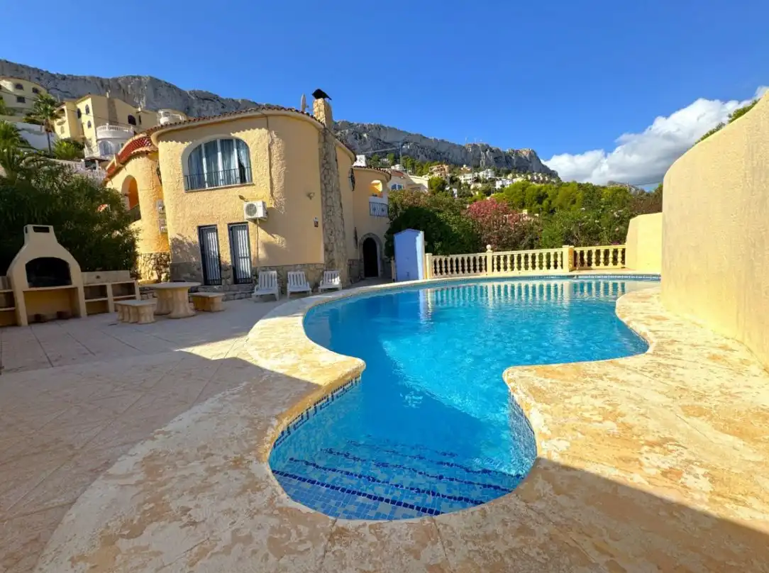 Piscina de Casa o xalet en venda en Calpe / Calp amb Aire condicionat, Calefacció i Jardí privat