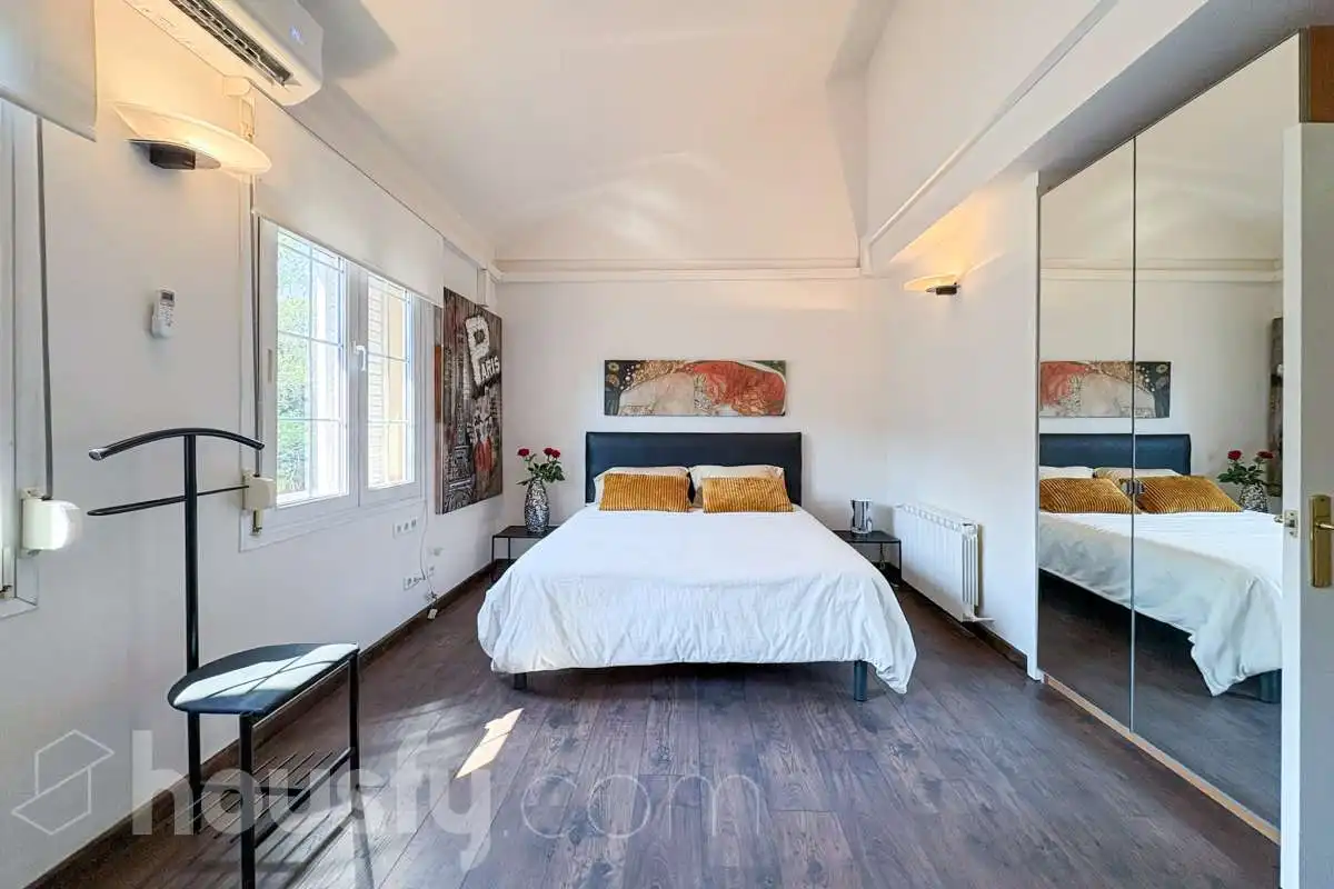 Habitación de Casa o chalet en venta en Girona con Aire acondicionado, Calefacción y Jardín privado