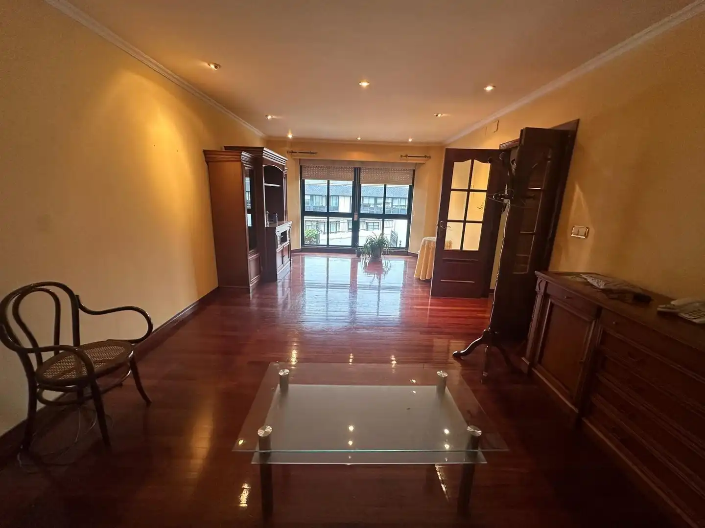 Sala d'estar de Casa adosada en venda en Ourense Capital  amb Aire condicionat, Jardí privat i Terrassa