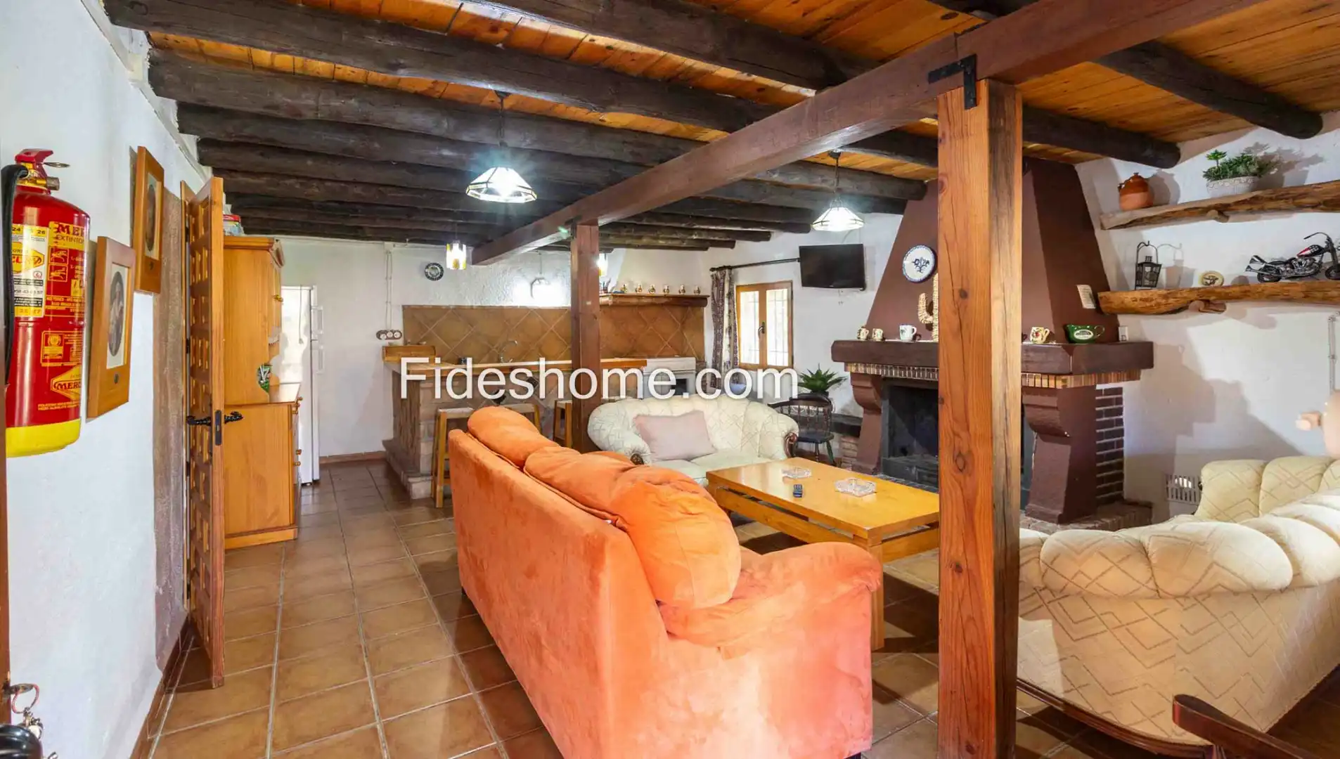 Sala d'estar de Finca rústica en venda en Villamena amb Jardí privat, Piscina i Moblat