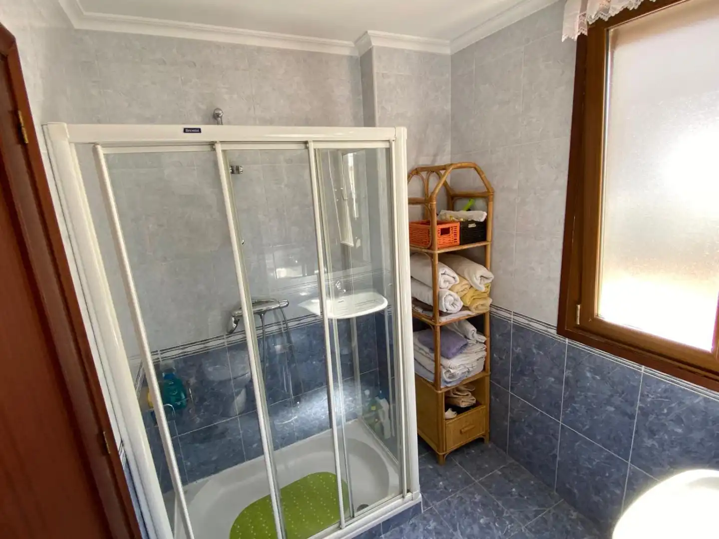 Badezimmer von Wohnung zum Verkauf in Noja mit Terrasse, Abstellraum und Balkon