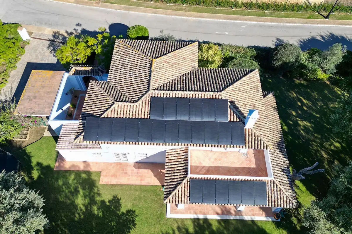 Vista exterior de Casa o xalet en venda en Sotogrande amb Aire condicionat, Jardí privat i Terrassa