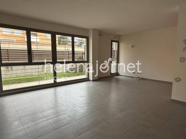 Local comercial en Alquiler en Calle Vicens Martorell en Vilartagues - Tueda de Dalt