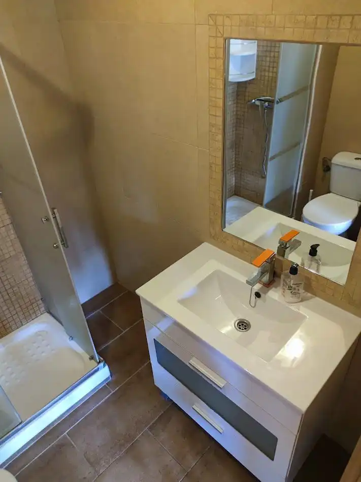 Bathroom of Flat for sale in Sevilla  with Air Conditioner and Storage room
