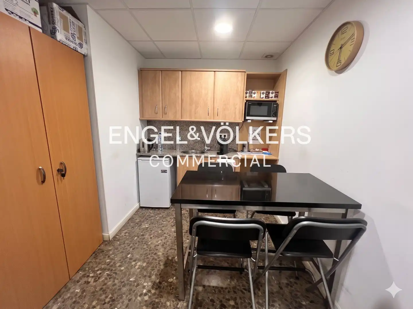 Kitchen of Office for sale in Barcelona  with Air Conditioner and Furnished