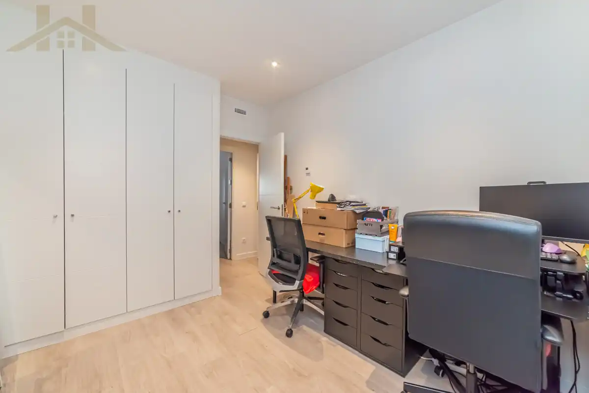 Bedroom of Flat for sale in Móstoles  with Air Conditioner, Heating and Storage room