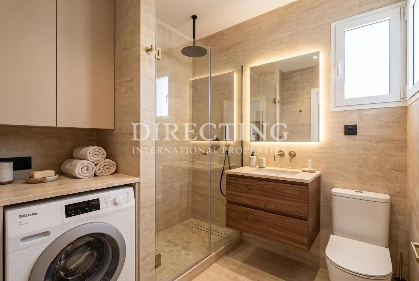 Bathroom of Attic for sale in Madrid  with Air Conditioner, Heating and Parquet flooring