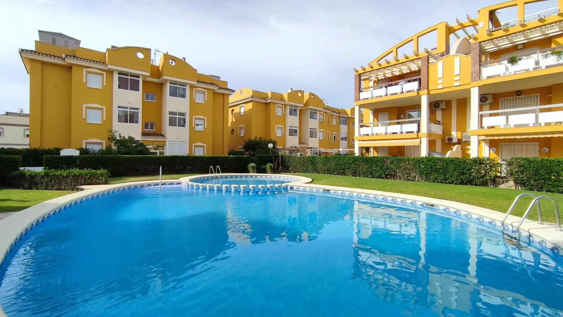Piscina de Apartamento en venta en Xeraco con Terraza, Trastero y Piscina comunitaria