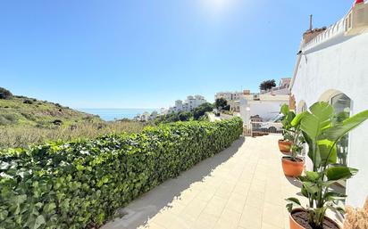 Vista exterior de Casa o xalet en venda en Torrox amb Aire condicionat, Calefacció i Jardí privat