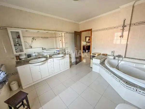 Casa con jardín en venta en Avenida Paseo Portugal, imagen 9