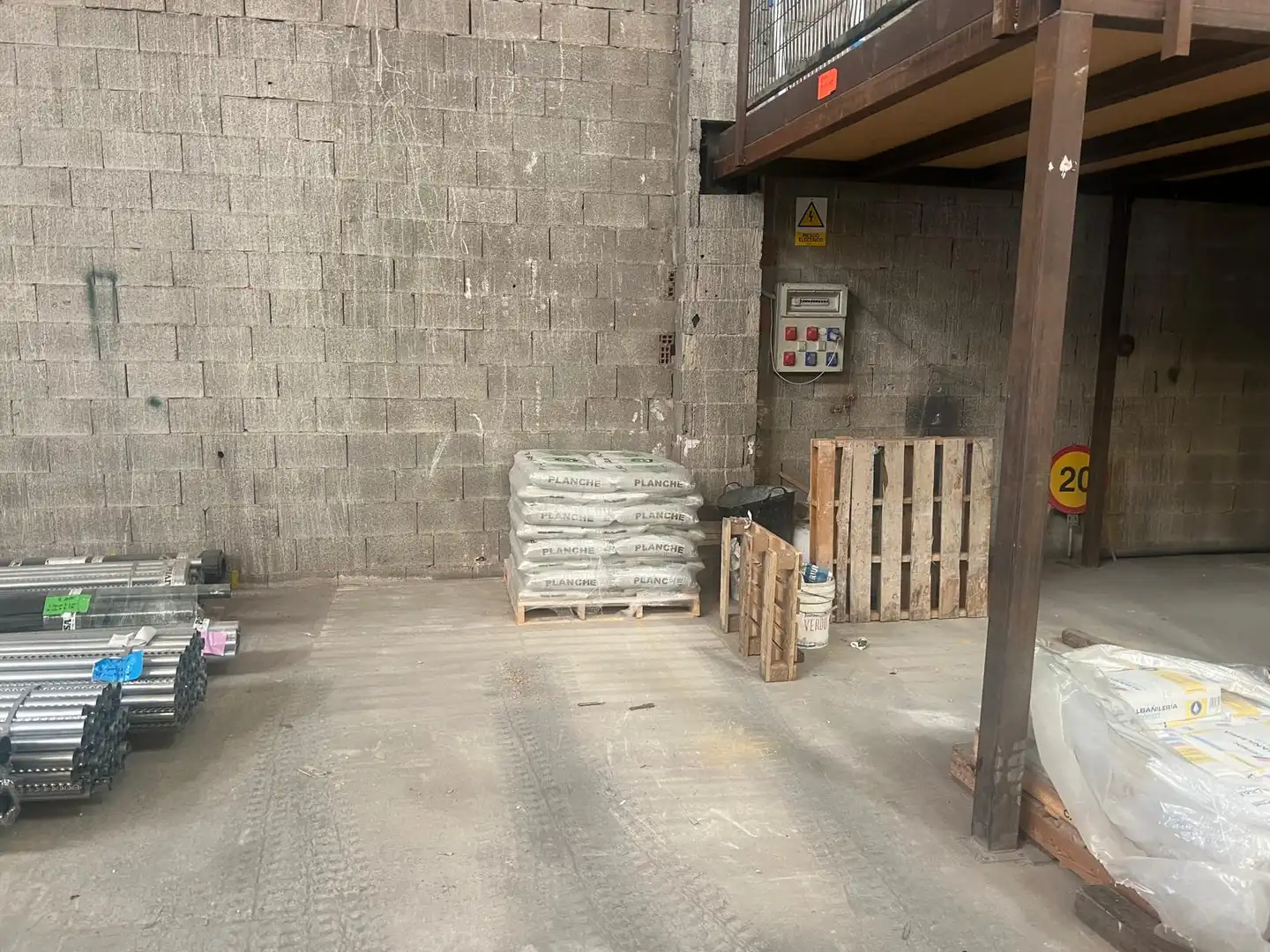 Nau industrial en venda en Manises amb Alarma