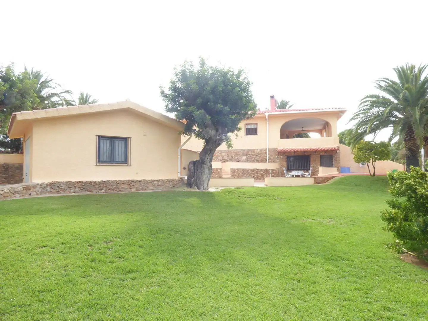 Vista exterior de Casa o xalet en venda en Alcalà de Xivert amb Calefacció, Jardí privat i Piscina