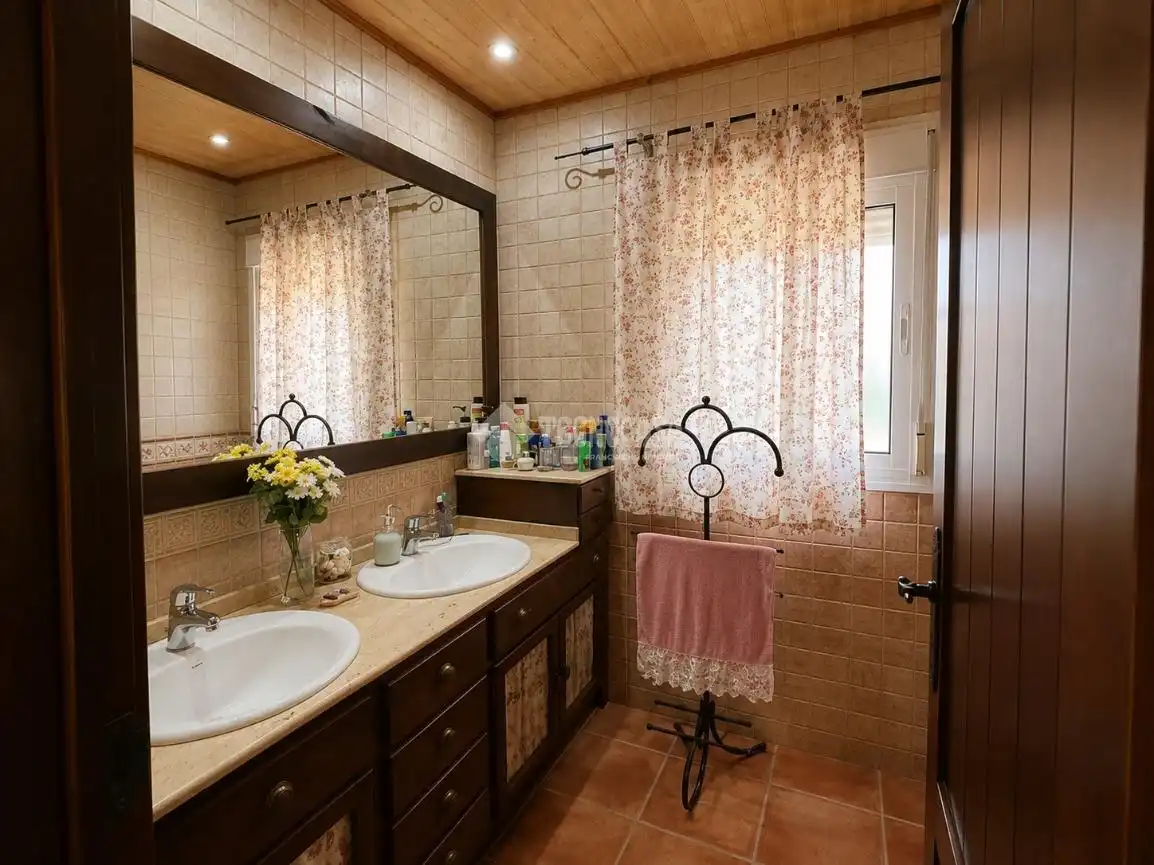 Bathroom of Country homes for sale in Arahal  with Air Conditioner, Heating and Private garden