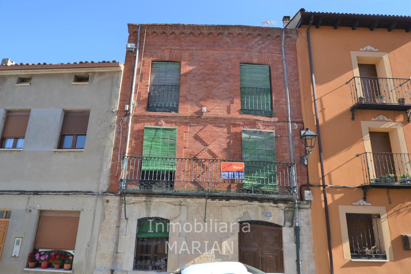 Vista exterior de Casa o xalet en venda en Tórtoles de Esgueva amb Calefacció, Terrassa i Traster