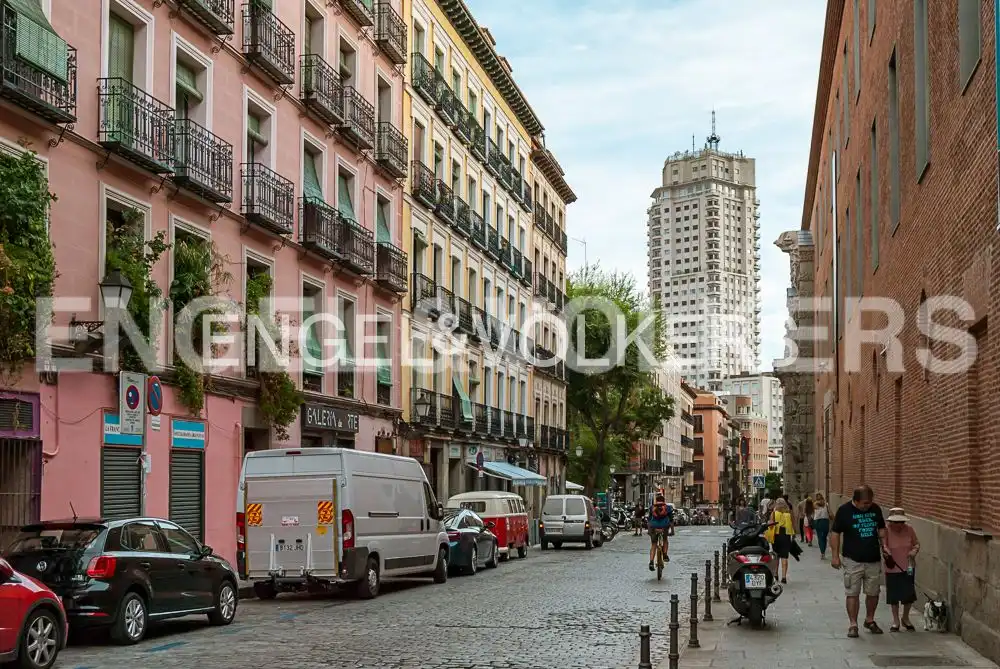 Außenansicht von Erdgeschoss zur Miete in Madrid mit Klimaanlage, Heizung und Möbliert