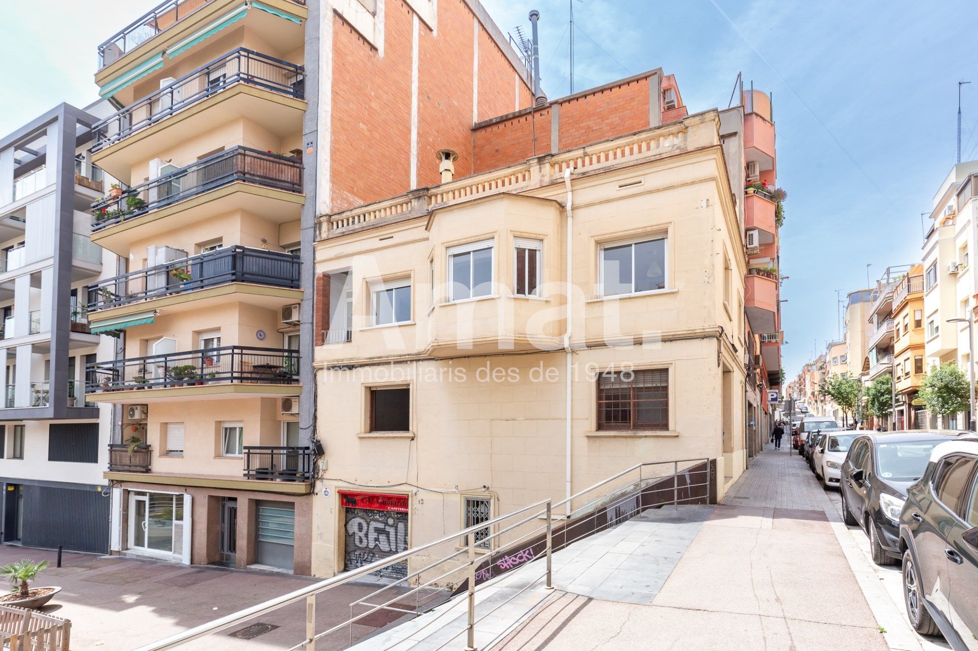 Vista exterior de Edifici en venda en  Barcelona Capital