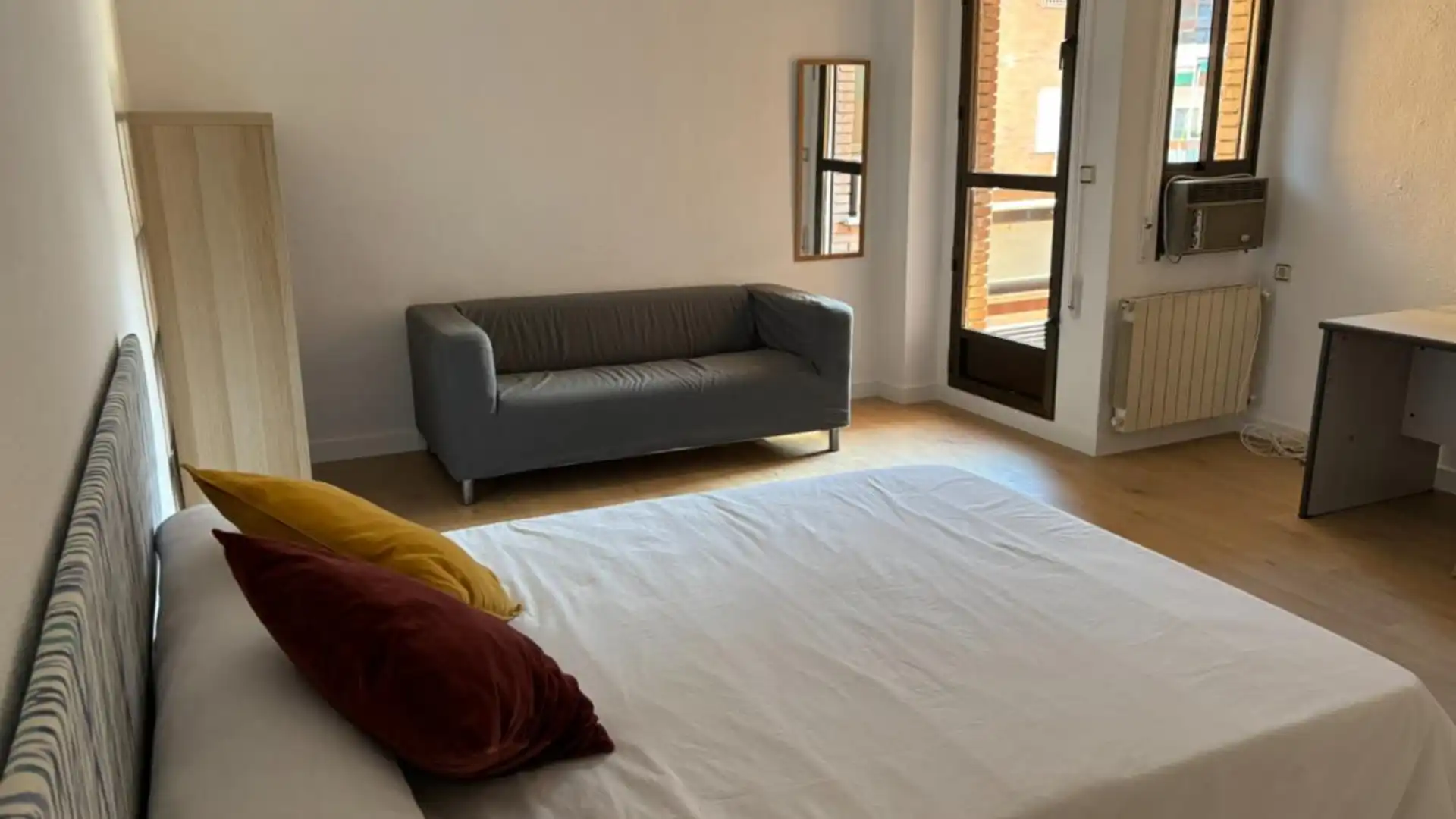Habitación de Apartamento de alquiler en  Madrid Capital con Aire acondicionado, Calefacción y Amueblado