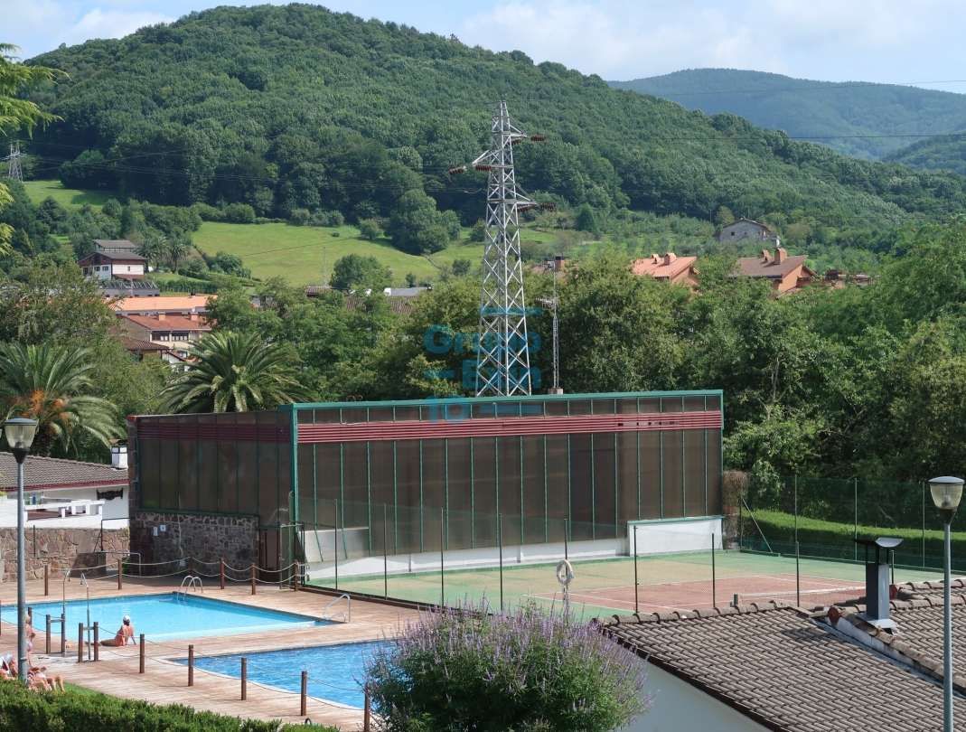 Piscina de Pis de lloguer en Oiartzun amb Calefacció i Traster