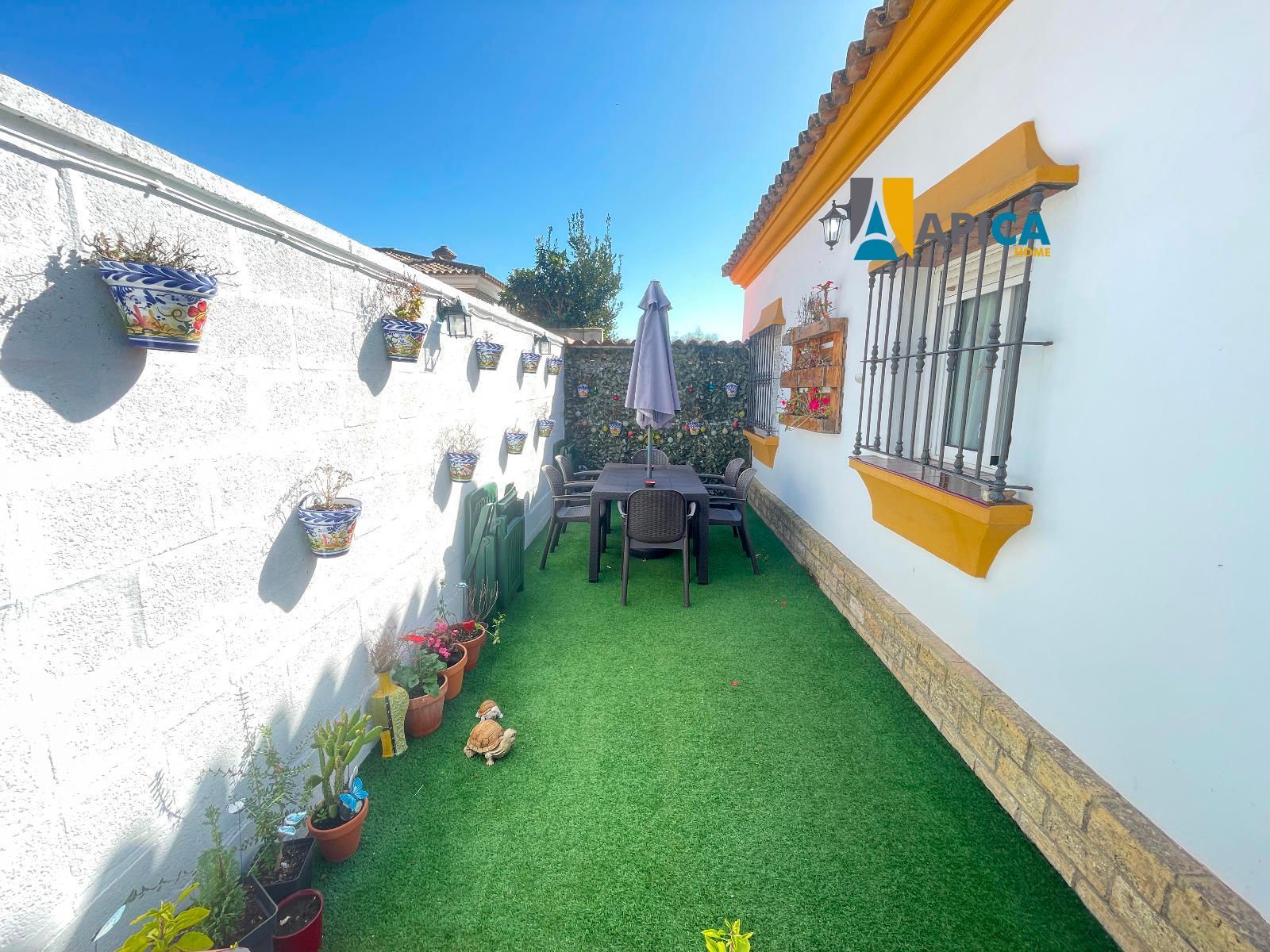 Vista exterior de Casa o chalet en venta en El Puerto de Santa María con Trastero
