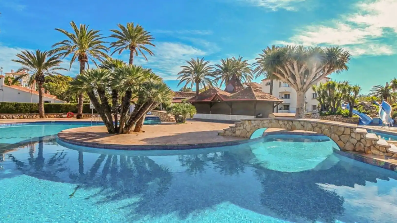 Schwimmbecken von Wohnungen zum Verkauf in Dénia mit Privatgarten und Schwimmbad