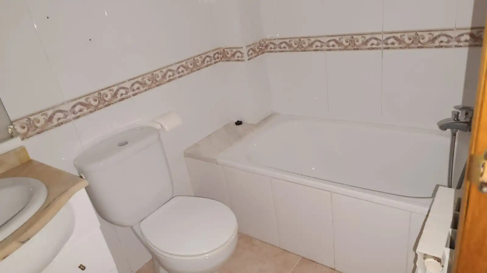 Bany de Casa adosada en venda en Vilanova i la Geltrú amb Calefacció i Jardí privat