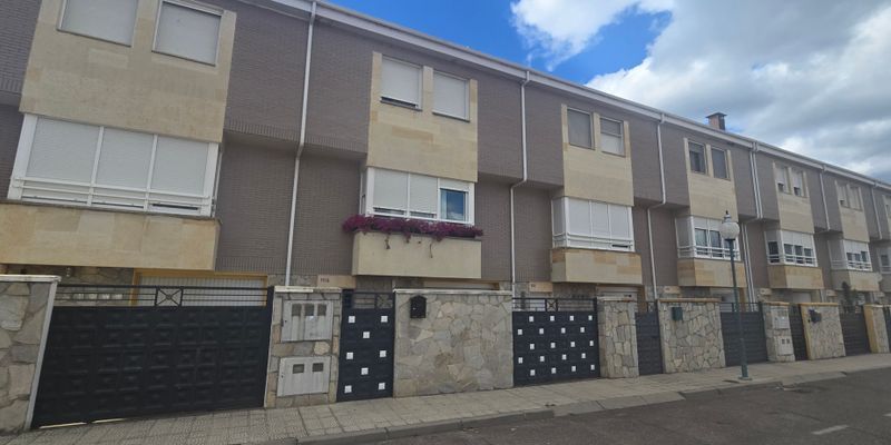 Exterior view of Single-family semi-detached for sale in Guardo  with Private garden and Furnished