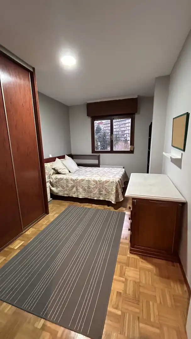 Bedroom of Flat for sale in Oviedo 
