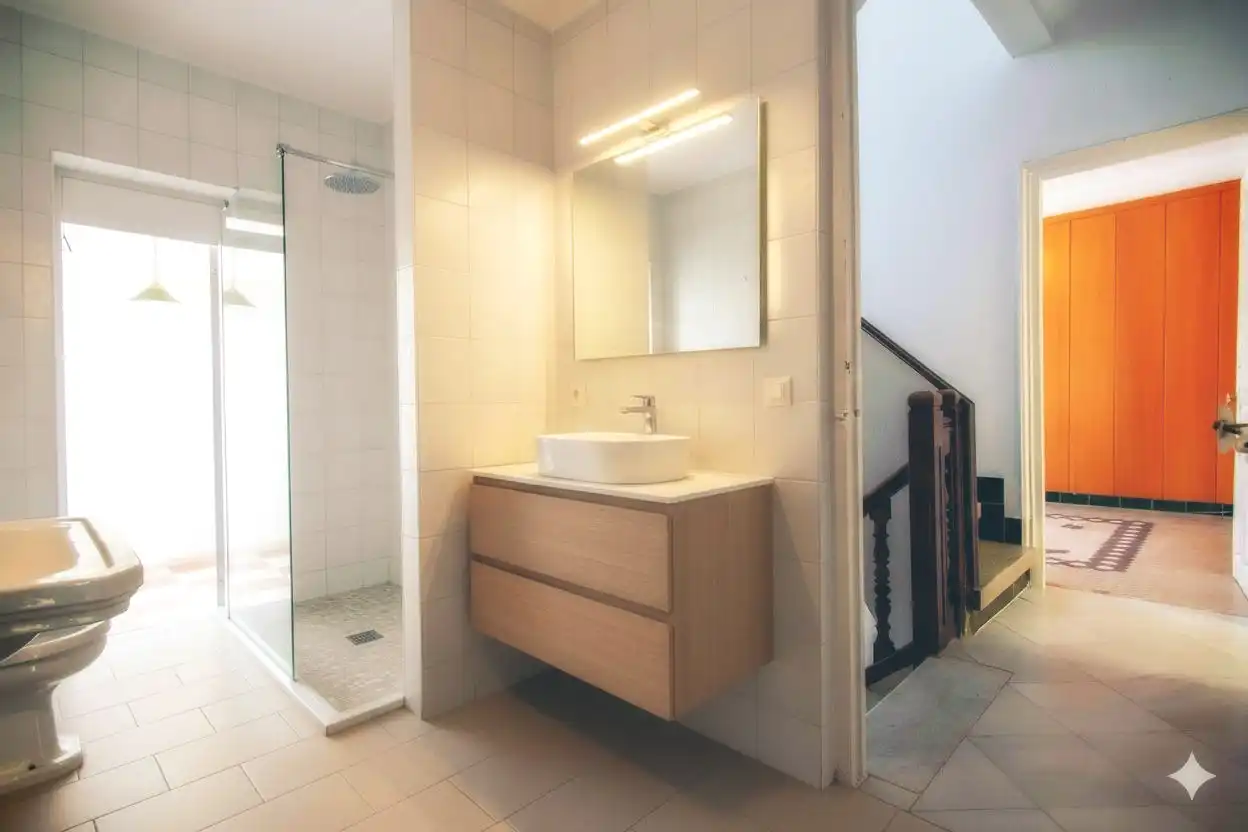 Bathroom of Houses for sale in Sevilla  with Air Conditioner, Terrace and Storage room