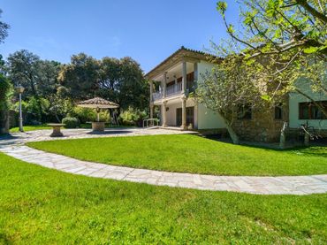 Chalet con piscina en venta en Urbanizaciones