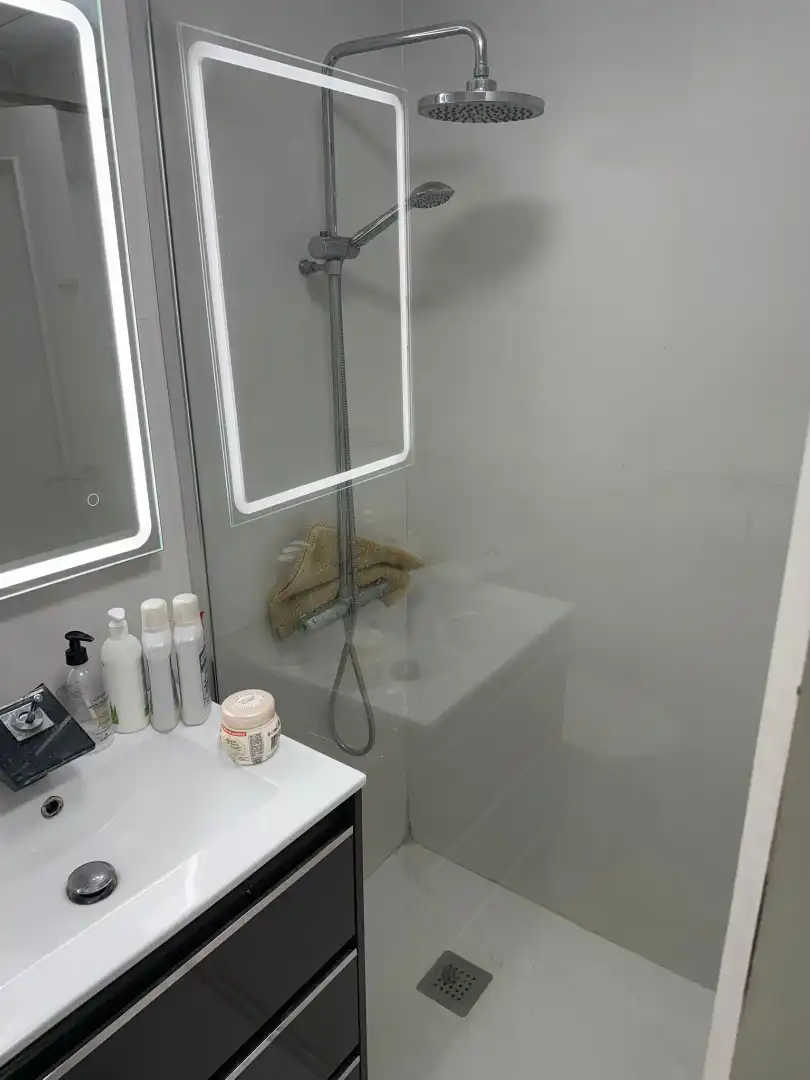 Baño de Apartamento en venta en Benidorm con Aire acondicionado, Jardín privado y Amueblado