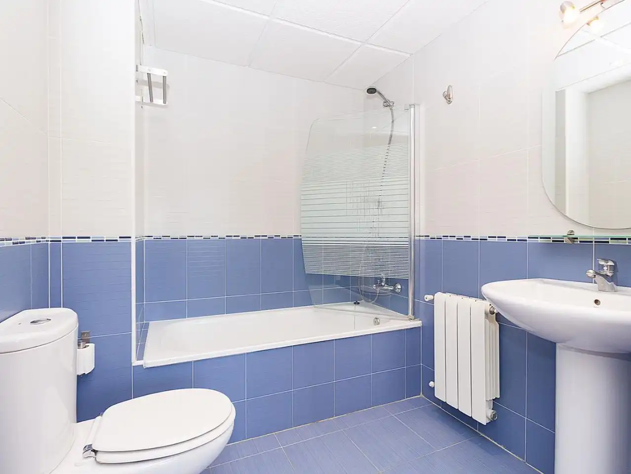 Bathroom of Flat for rent in Este