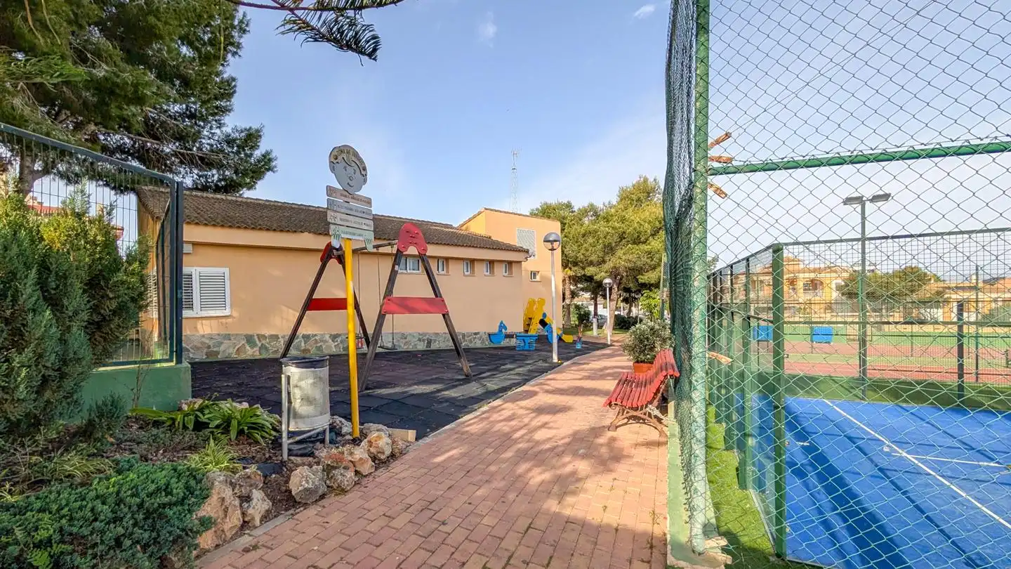 Vista exterior de Casa o chalet en venta en Santa Pola con Jardín privado, Terraza y Piscina