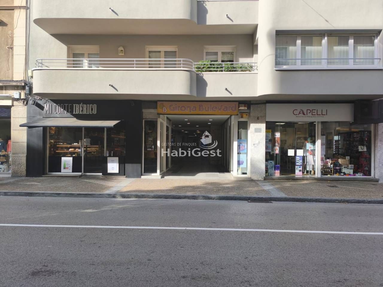 Local en venta en Girona Capital