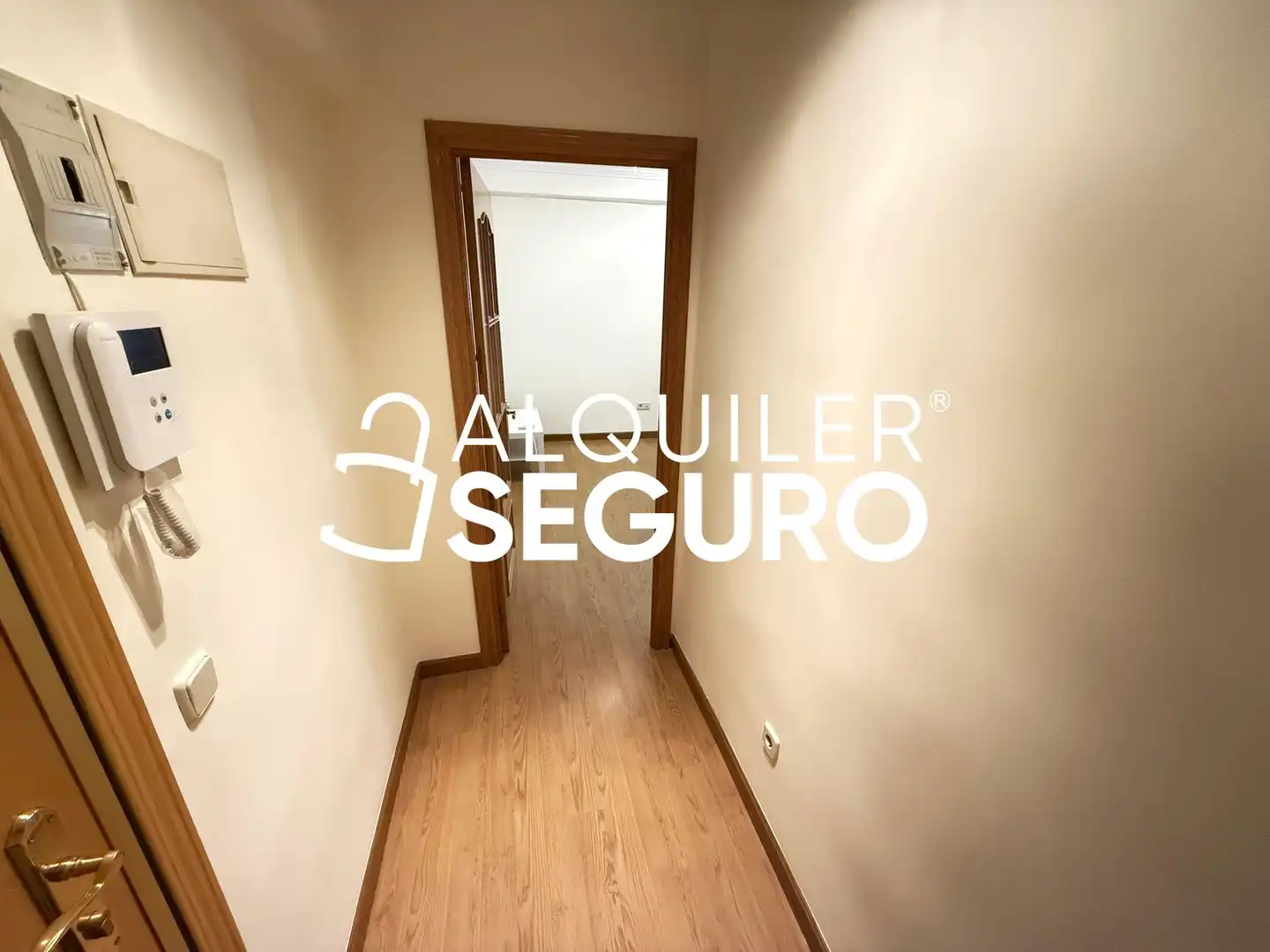 Flat for rent in Madrid  with Air Conditioner and Heating