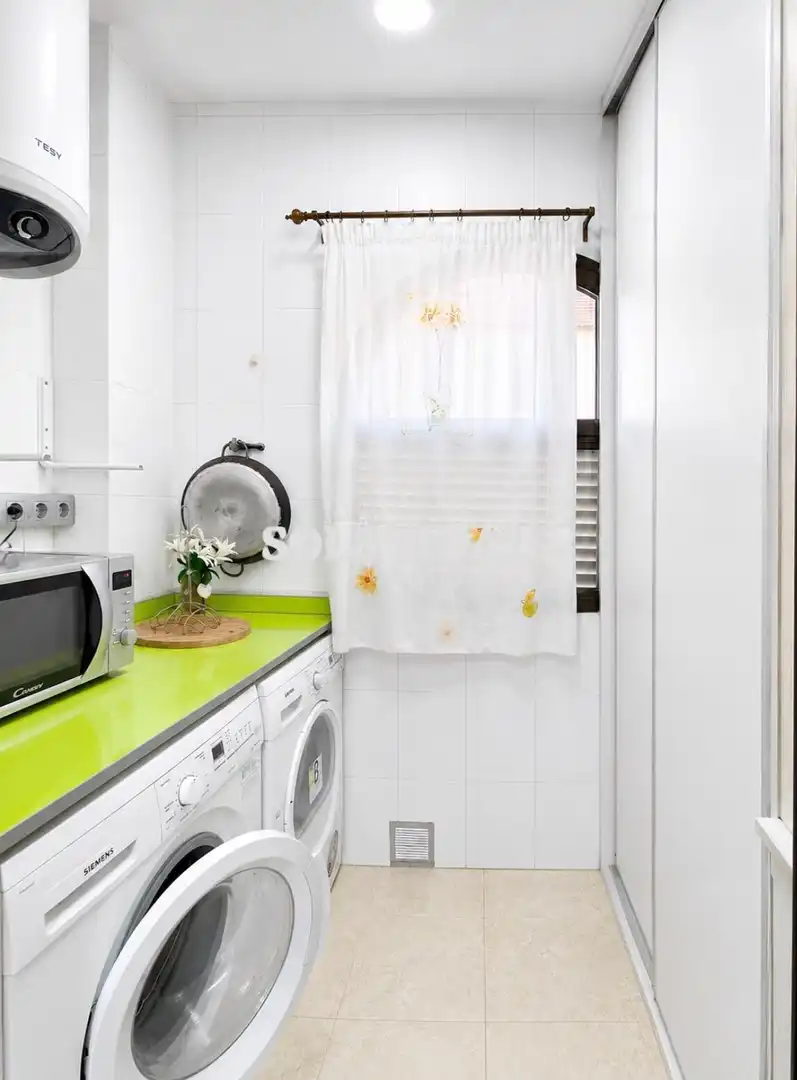 Baño de Piso de alquiler en Orihuela con Aire acondicionado, Calefacción y Amueblado