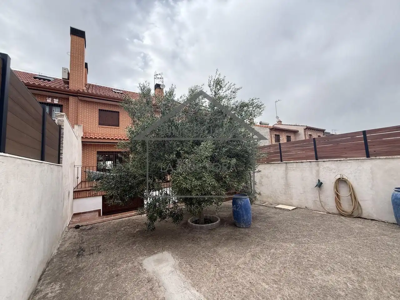 Einfamilien-Reihenhaus zur Miete in Navalcarnero mit Heizung, Privatgarten und Terrasse