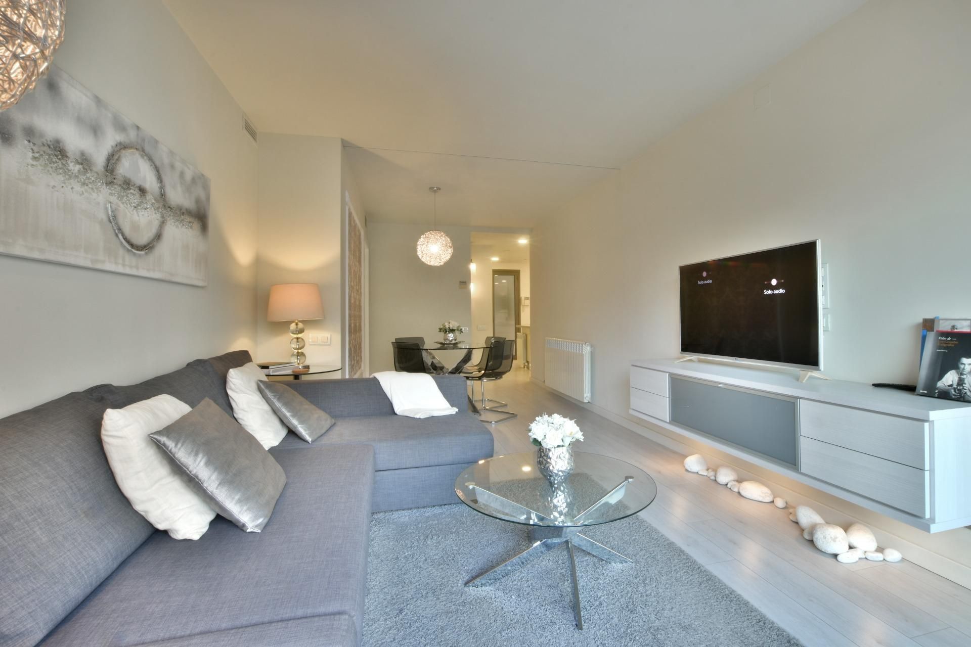 Living room of Flat for sale in  Barcelona Capital  with Parquet flooring, Terrace and Balcony