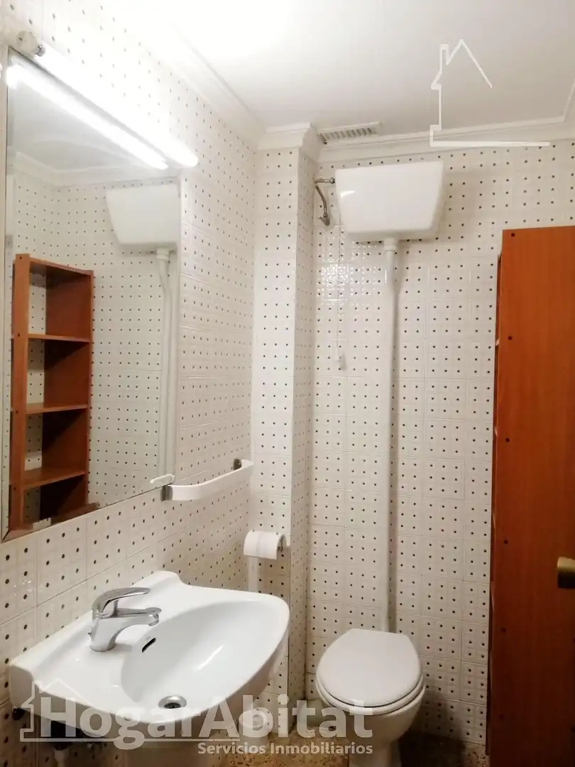 Badezimmer von Wohnung zum Verkauf in Castellón de la Plana / Castelló de la Plana mit Balkon